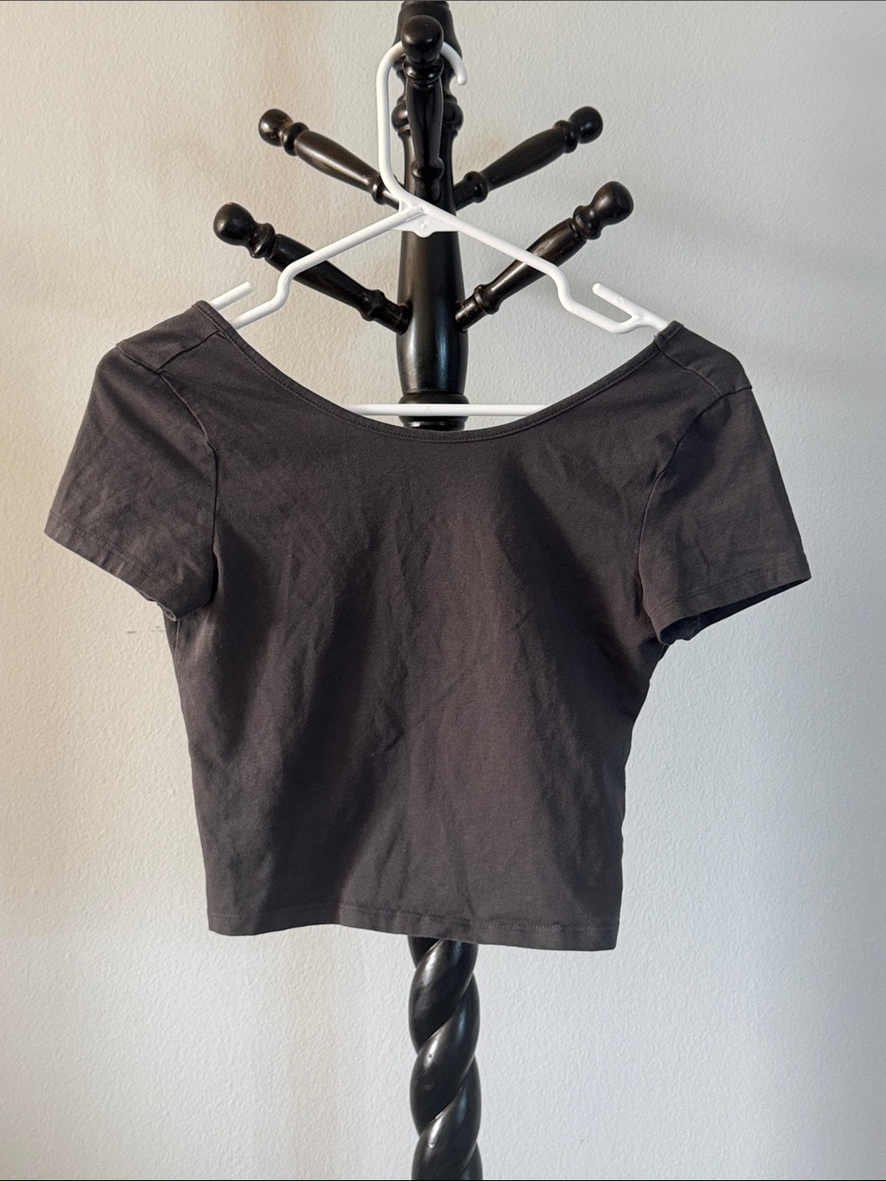 Divided Black Scoop Neck Short Sleeve Crop Top 2.L4
